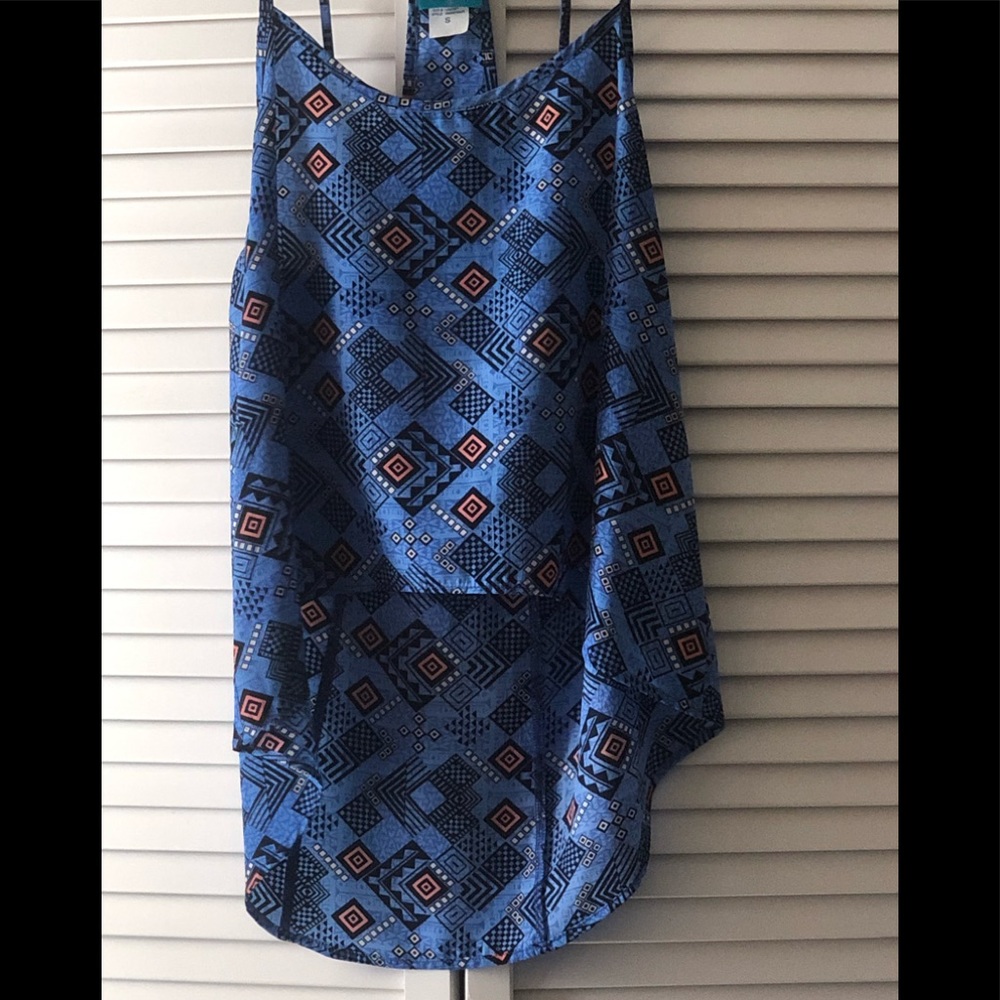Geometric High-Low Tank Top - Picture 3 of 8